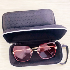 Étui à lunettes ZT en EVA à motif football, carré, noir, avec fermeture éclair, résistant à la pression, pour lunettes de soleil, été 2024 - Product Image 3