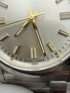 Relojes de Diseño Mecánico de Alta Calidad con Esferas Blancas y Doradas - Product Image 5