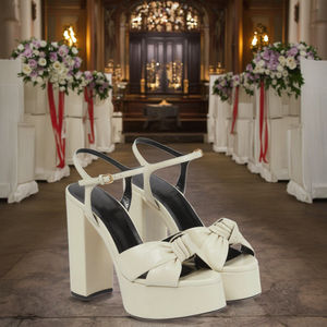 Chaussures entièrement personnalisées, talons à plateforme et bride à la cheville à bout ouvert rond blanc Chaussures pour femmes Sandales de mariage à plateforme et <span class=keywords><strong>talon</strong></span> épais personnalisées - Product Image 4