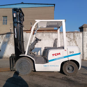 Montacargas Diésel Usados de 2.5/3/4/5/7/10/15/16/25/30 Toneladas TCM/KOAMTSU/HELI FD30 FD50 FD70 con Triple Mástil en Venta - Product Image 1