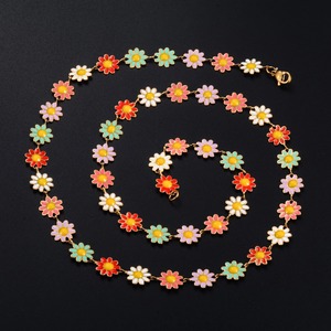 Collier en acier inoxydable avec fleur de marguerite colorée pour femme, chaîne de cou bohème, collier ras du cou plaqué or, bijoux bohèmes - Product Image 5