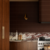 Armoires de cuisine modernes sur mesure en bois de pin massif bicolore, résistantes à l'eau, écologiques, installation facile, armoires pour toute la maison, OEM