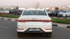Auto Eléctrico BYD Qin Plus DM-i 2025 de Cuatro Ruedas - Product Image 2