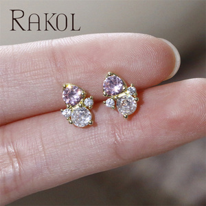 RAKOL EP6020 Cobre Chapado en oro rosa Triángulo Rosa Circón Pendientes de diamantes de imitación Joyería hipoalergénica para mujer - Product Image 2
