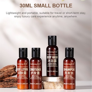 Crabsong & JJ Luxury, Set de Artículos de Aseo para Hotel con Fragancia a Madera de 30 ml, Champú y Acondicionador Suaves y Refrescantes - Product Image 1