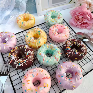 Bougie en forme de donut, design tendance, vente chaude, 100% cire de soja biologique, bougies parfumées artistiques en forme de gâteau - Product Image 1
