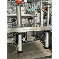 Machine de remplissage et de scellage rotative entièrement automatique pour pots de yaourt, sauces, eau, bière, confiture et table de collecte de bouteilles rotative