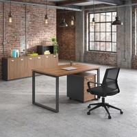 Poste de travail de bureau moderne de luxe en acier inoxydable et bois, avec structure en acier durable et panneau de style bois