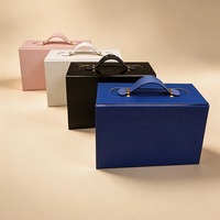 Boîte cadeau magnétique avec poignée en PU de qualité supérieure, boîte d'emballage rigide à rabat de luxe en stock