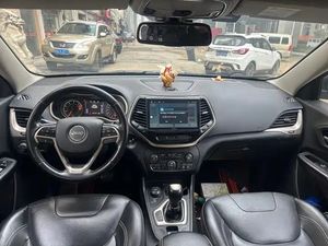 Jeep Cherokee SUV 2017, <span class=keywords><strong>2018</strong></span>, 2019 Usado con Personalización Interior y Transmisión Automática - Product Image 3