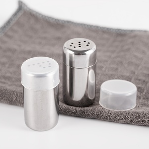 2 pièces, mini pots à épices en acier inoxydable, salières et poivrières portables pour l'extérieur - Product Image 4