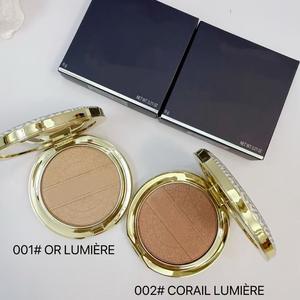 La polvere illuminante Di Christmas in edizione limitata illumina tutti i tipi di pelle 6g AO001 #   o LUMIRE 002 #   CORAIL LUMIRE - Product Image 2