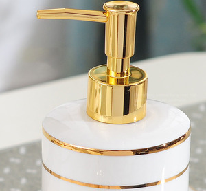 ชุดห้องน้ำขอบทอง ชุดอุปกรณ์ล้างหน้าคู่รัก ชุดแปรงฟัน แก้วบ้วนปาก - Product Image 5