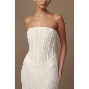 Nuevo Vestido Largo Casual con Diseño sin Tirantes, Escote Bardot, Color de Moda, Satinado, con Escote Cruzado y Falda Escalonada - Product Image 1