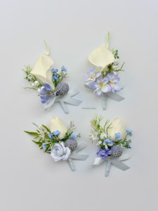 Corsage <span class=keywords><strong>de</strong></span> Boda para Novios, <span class=keywords><strong>Padres</strong></span>, Familia, Damas <span class=keywords><strong>de</strong></span> Honor, Padrinos, Invitados <span class=keywords><strong>de</strong></span> Ceremonia, Flor Brillante Azul Claro Desmontable - Product Image 1