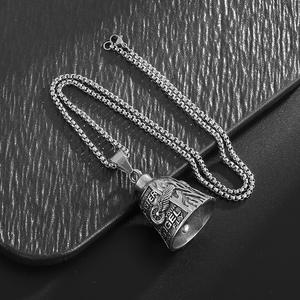 Logo personnalisé Gremlin Roue Gardien Cloche Porte-clés <span class=keywords><strong>Collier</strong></span> Style Punk Aile d'Ange <span class=keywords><strong>Casque</strong></span> de <span class=keywords><strong>Moto</strong></span> Cloche Pendentif <span class=keywords><strong>Collier</strong></span> - Product Image 4