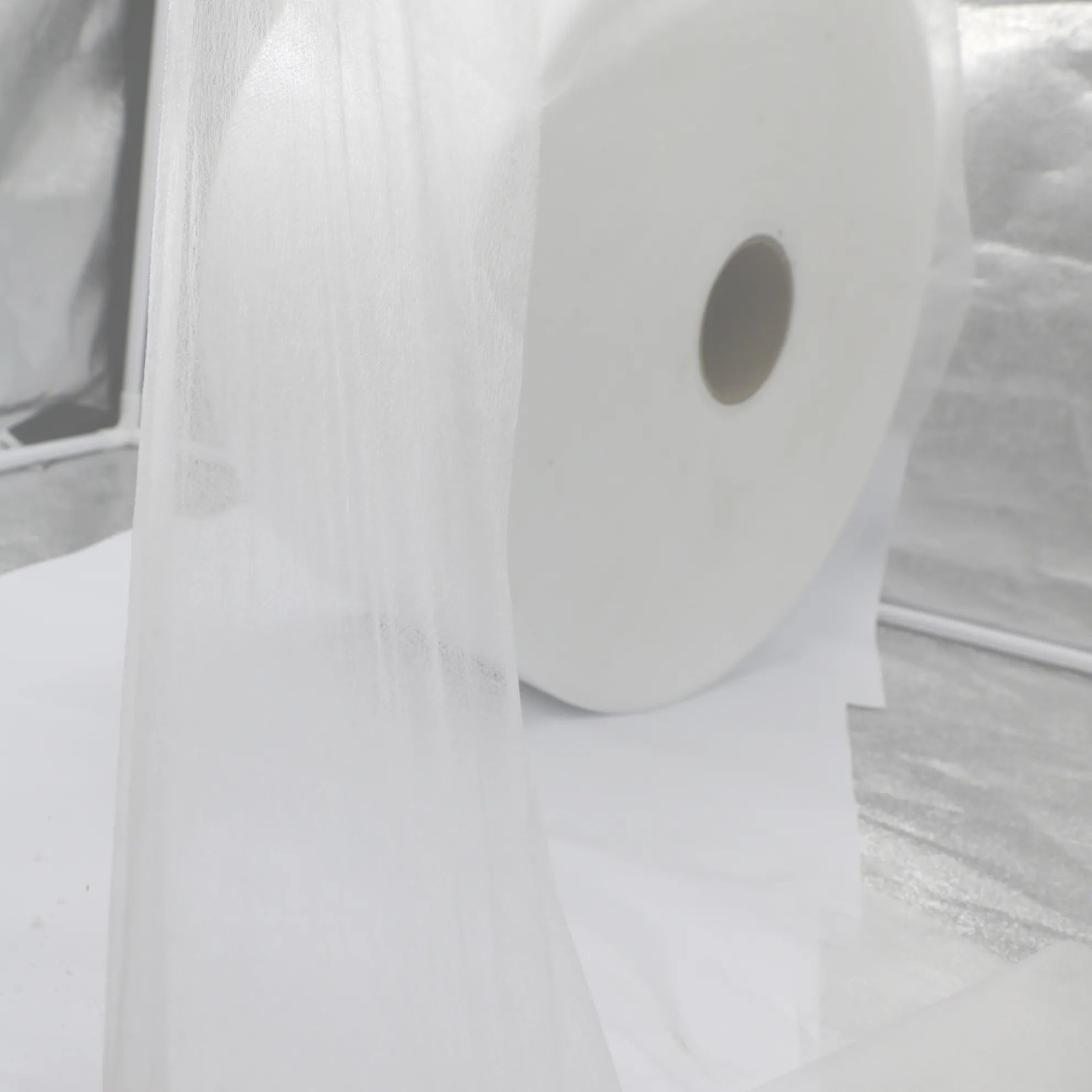 Raw material SSS Hydrophilic spunbond nonwoven fabric for sanitary napkin and baby diaper topsheet NW PP Nonwoven