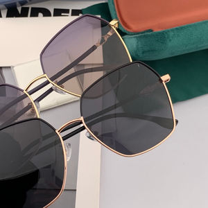 Vente en gros de lunettes de soleil carrées à monture large pour femmes, lunettes de soleil de créateurs, marques célèbres, lunettes de soleil polarisées de luxe - Product Image 3