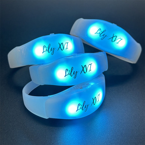 Op Maat Gemaakte Logo Led Polsbandjes Geluid Geactiveerde Feestartikelen Voor Afstuderen Valentijnsdag Thanksgiving Nieuwe Technologieproducten - Product Image 6