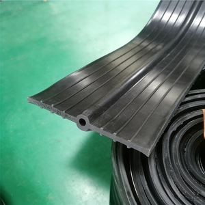 Bande d'étanchéité en caoutchouc EPDM pour applications industrielles et de construction avec composé de béton - Product Image 1