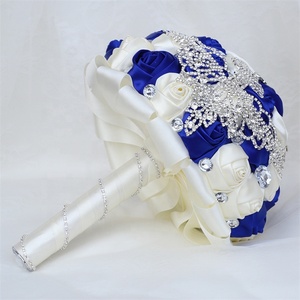 <span class=keywords><strong>Bouquet</strong></span> <span class=keywords><strong>de</strong></span> <span class=keywords><strong>mariée</strong></span> en soie rose et cristal, <span class=keywords><strong>bouquet</strong></span> <span class=keywords><strong>de</strong></span> <span class=keywords><strong>mariée</strong></span> à la main pour mariage - Product Image 3