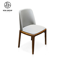 Chaises d'hôtel en cuir avec pieds en bois, mobilier de salle à manger, de restaurant et d'hôtel de style nordique, de bonne qualité et à prix abordable, OEM