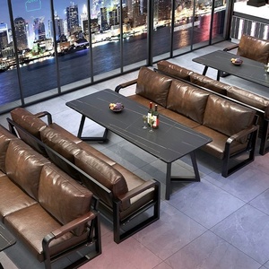 Ensemble table et chaises de style industriel pour café, restaurant, espace de réception, bar à cocktails, usage commercial - Product Image 1