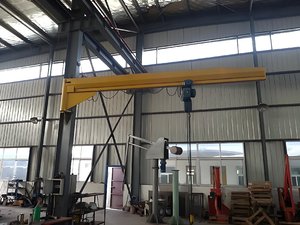 Grúa Giratoria con Capacidad de Carga Máxima de 2 Toneladas y Elevador, Adecuada para Plantas de Manufactura, Talleres de Reparación de Maquinaria, con un Área de Ocupación Cero - Product Image 1