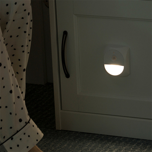Lámpara de luz con <span class=keywords><strong>sensor</strong></span> de movimiento con batería inalámbrica al por mayor, regalo para bebés y niños, escritorio, mesita de noche, luz de noche, luces inteligentes para el hogar - Product Image 2