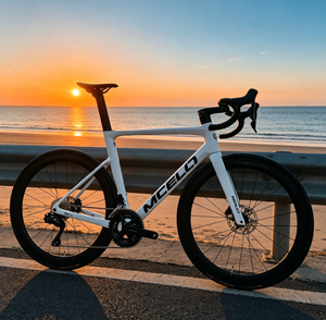 Vélo <span class=keywords><strong>de</strong></span> <span class=keywords><strong>route</strong></span> haut <span class=keywords><strong>de</strong></span> gamme en fibre <span class=keywords><strong>de</strong></span> carbone intégrale avec tige <span class=keywords><strong>de</strong></span> selle aérodynamique, frein à disque 700C, vélo <span class=keywords><strong>de</strong></span> course à bon <span class=keywords><strong>prix</strong></span> - Product Image 1
