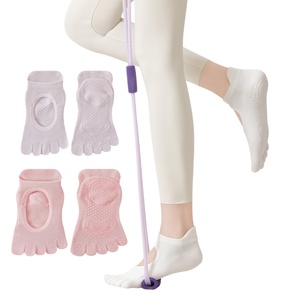 Chaussettes de yoga CZFIT personnalisées avec logo, en coton, à cinq doigts, antidérapantes, tricotées à la cheville, vente en gros, chaussettes d'exercice à 5 orteils - Product Image 1