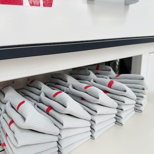 Machine intégrée automatique pour manchons côtelés TS-F158, formage en une étape avec système d'adaptation automatique <span class=keywords><strong>de</strong></span> la taille, marque TOPSEW - Product Image 2
