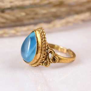 Anillo Ajustable Boho Hecho a Mano en Latón Chapado en Oro de 14K con Gema de Calcedonia Aqua, Ideal para Regalo de Boda o Compromiso - Product Image 1
