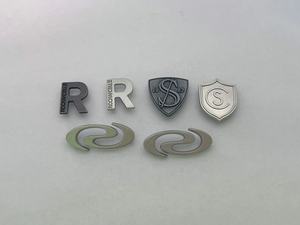 Etiqueta de Metal con logotipo chapado en oro de alta calidad para ropa, ropa, zapatos, bolsas, etiquetas de seguridad de papel, etiqueta grabada de goma duradera - Product Image 2