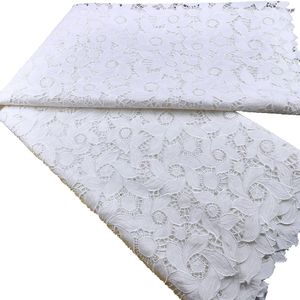 Di alta qualità pelle europea amichevole morbido bianco cordino Guipure pizzo ricamo pizzo tessuto per <span class=keywords><strong>sposa</strong></span> abito <span class=keywords><strong>da</strong></span> <span class=keywords><strong>sposa</strong></span> <span class=keywords><strong>da</strong></span> donna <span class=keywords><strong>vestiti</strong></span> - Product Image 1