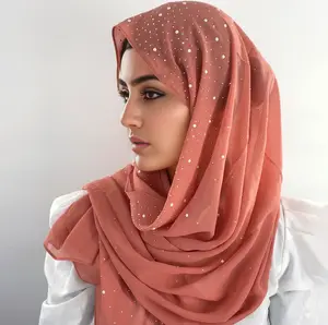 2024热卖马来西亚珍珠穆斯林披肩热阿拉伯头巾磁铁女素色雪纺围巾长袍头巾