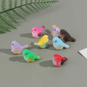 8 조각 작은 동상 입상 장식 미니어처 어린이 장난감 장식 선물 귀여운 만화 다채로운 비행 조류 참새