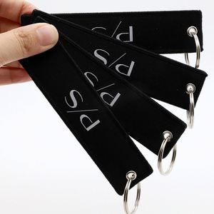 Porte-clés en tissu tissé personnalisé minimaliste avec monogramme pour la vente en gros, idéal pour les vêtements d'entreprise et les articles promotionnels - Product Image 3