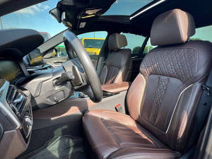 รถยนต์มือสองปี 2020 รุ่น 5 Series M550i XDrive Hybrid AWD 4 ประตู ซีดาน ยางล้อแบบพิเศษ พวงมาลัยซ้าย กล้องมองหลัง สีเข้ม - Product Image 6