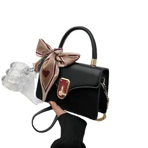 Borse nuove alla moda all'ingrosso 2022 borse a mano da donna con borse a tracolla a catena con sciarpa borse da donna di Design per donna