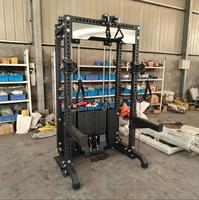 Rack de musculation multifonctionnel Gantry avec structure en acier au carbone et pile de poids de 70 kg*2 pour l'entraînement de la force des squats, des épaules et des jambes