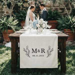 Chemin de table de mariage et bannière murale rayée faite à la main en coton et lin, durable, pour décoration de réception, avec nom personnalisé, pour la décoration de table de fête - Product Image 1