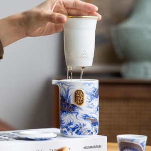 Service à thé de voyage Dragon Soaring Prosperity, tasse portable à ouverture rapide avec couvercle hermétique, idéal pour les cadeaux de voyage, les souvenirs d'affaires et les tendances nationales - Product Image 4
