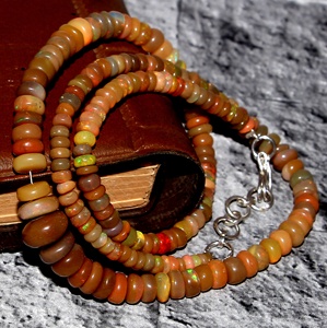 Vente en gros de collier éthiopien d'opale Welo Pierre précieuse en vrac multi-feu en forme de rondelle romantique par carat Style perlé à la mode - Product Image 2