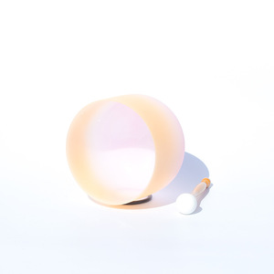 Ensemble de bols chantants HZ en cristal coloré rose rouge avec logo gravé, accordés sur les notes de chakra Do Ré Mi Fa Sol La Si, notes musicales parfaites, artisanat - Product Image 5