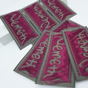 ملصقات قطنية مطبوعة للملابس بشعار العلامة التجارية صديقة للبيئة وفريدة للغاية، ملصقات قطنية عضوية 100% ناعمة للملابس - Product Image 1