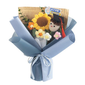 Ramo de Flores Tejidas a Crochet para Graduación 2026, Flores Hechas a Mano con Muñeca de Graduación Doctoral, Regalo para Amigos y Compañeros de Clase - Product Image 6