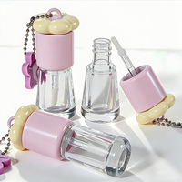 Tube de brillant à lèvres de 4 ml avec porte-clés, bouchon en forme de fleur, flacon trapézoïdal, tubes de brillant à lèvres vides, contenants de brillant à lèvres avec logo personnalisé