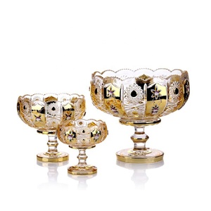 Juego de 3 Tazones de Vidrio Estilo Bohemia con Baño de Oro y Flores de Plástico - Product Image 5