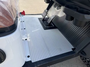 Voiturette de golf électrique au lithium personnalisable 4 places 48 volts de qualité supérieure avec personnalisation gratuite de la couleur et du logo pour usage en resort ou sur le parcours - Product Image 5